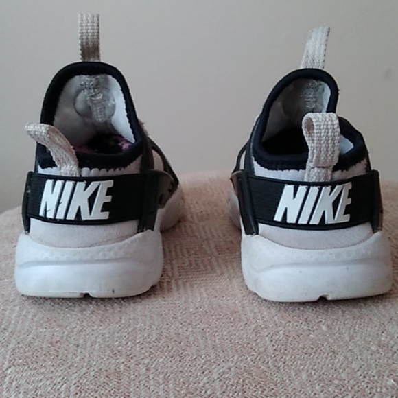 Nike Air Huarache Run Ultra 8C Black White Toddler - Picture 2 of 4
